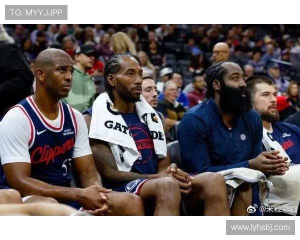 尼克斯迎战篮网激烈对决 双方核心球员对抗引人注目