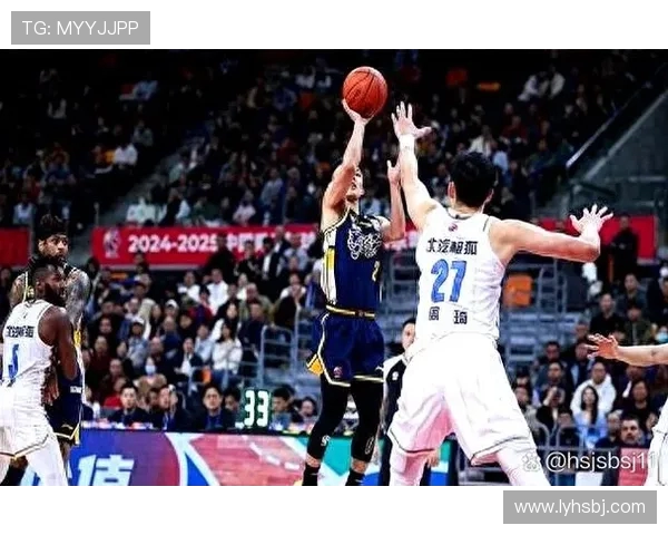 南京篮球队状态变革引发热议球迷期待新赛季的辉煌表现与挑战